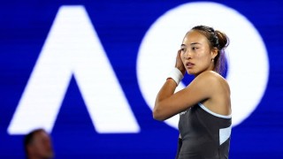 WTA排名乱了！美国选手退赛，排名反升2位，郑钦文传来2大坏消息